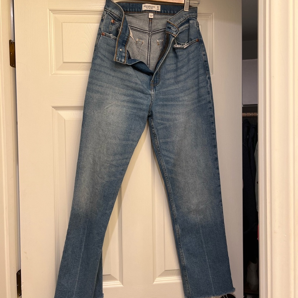 Abercrombie & Fitch, curve love jeans, size 27.